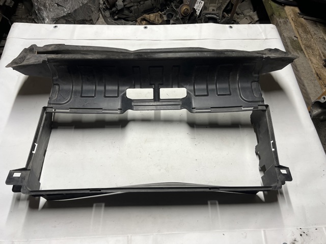 Воздуховод радиатора 6H5217F017BC LAND ROVER