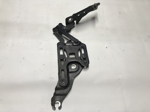 Левая петля капота 7148347 BMW