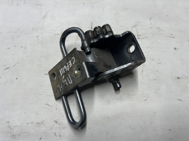 7L0831411 Петля двери передней левой купить Николаев