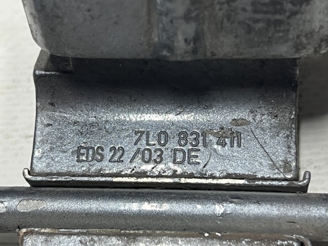 VAG 7L0831411 Петля двери передней левой в наличии Полтава