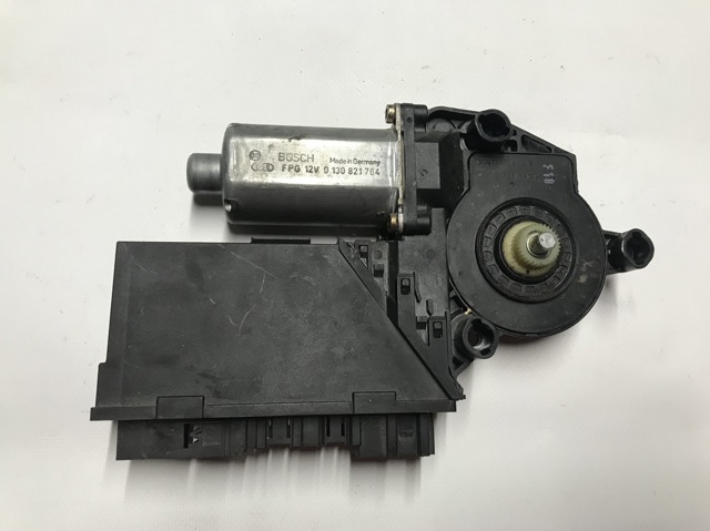 Мотор стеклоподъемника двери задней, правой 7L0959794 VAG