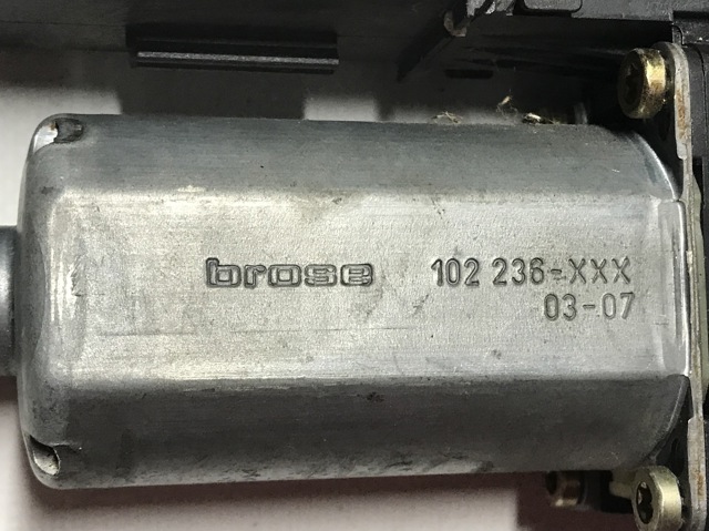 VAG 7L0959794 Мотор стеклоподъемника двери задней правой в наличии Киев