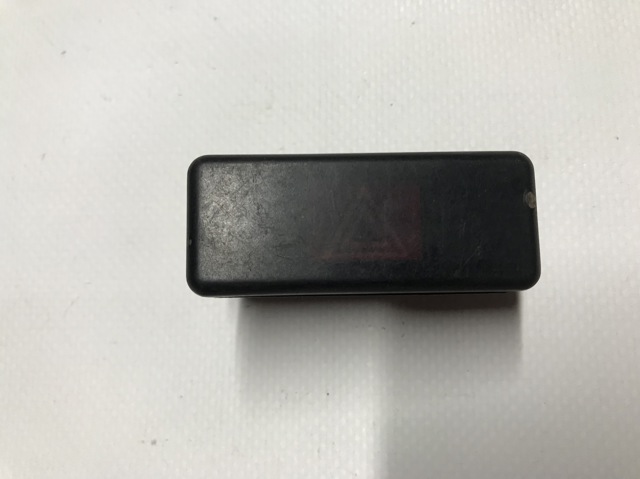 Кнопка аварийной сигнализации 8350947 BMW