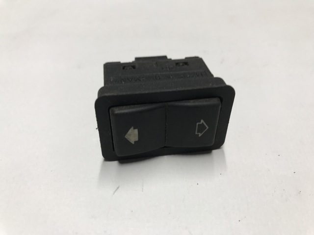 Кнопка подъемника задних стекол 8368974 BMW
