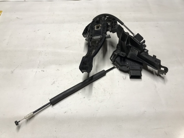 Замок задней двери, левой 8X2A26413CC LAND ROVER