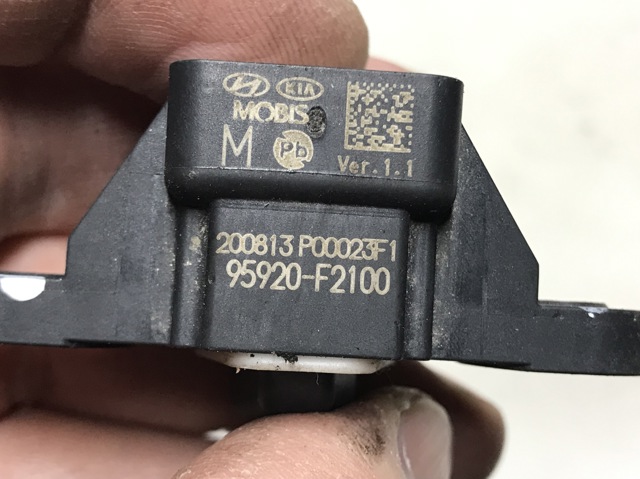 HYUNDAI 95920F2100 Датчик удара в наличии Львов