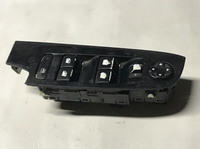 Кнопки переднего левого стекло подъемника 96788264ZD PEUGEOT