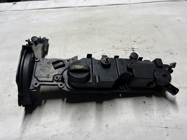 Крышка клапанов Citroen C3 2