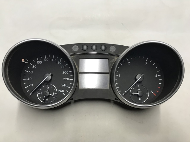 Щиток приборов A1645403347 MERCEDES