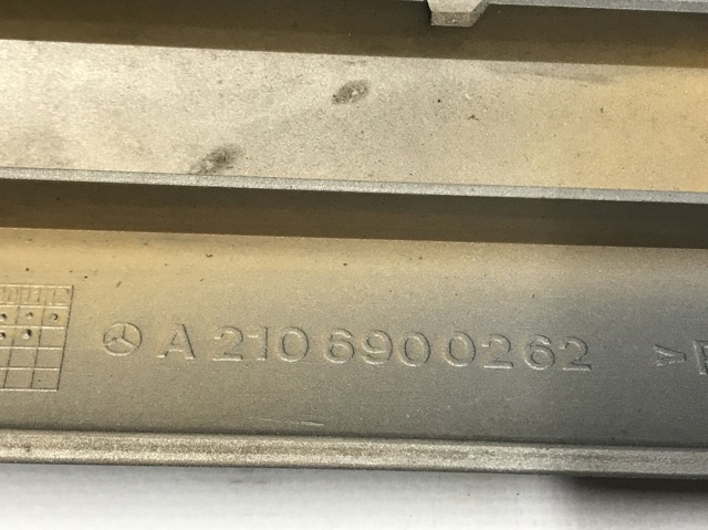 A2106900262 MERCEDES Молдинг двери передней правой купить в Хмельницкий