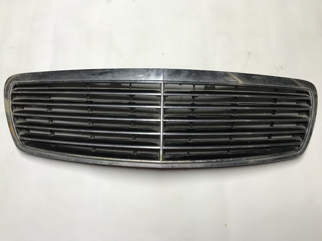Решетка радиатора Mercedes E