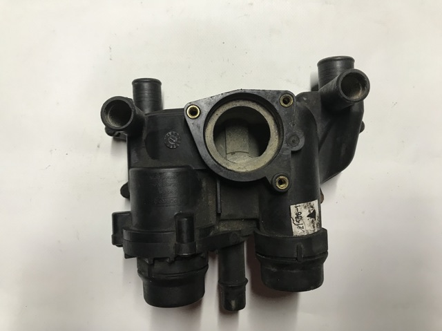 AL3Q9K478DB LAND ROVER Корпус термостата купить в Хмельницкий