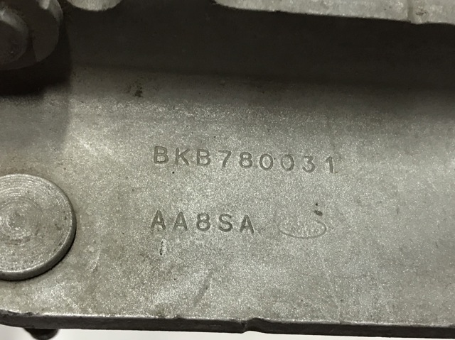 BKB780031 LAND ROVER Петля капота левая купить в Полтава