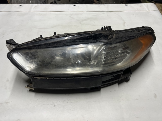 Фара дальнего света в сборе DS7313W030CD FORD