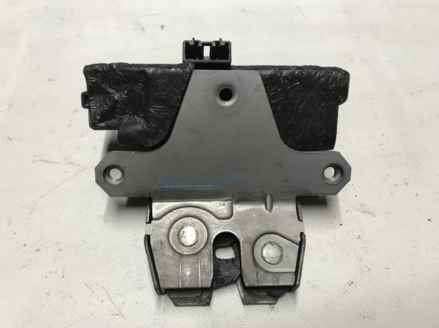 Замок и ручка двери задка FQR500130 LAND ROVER