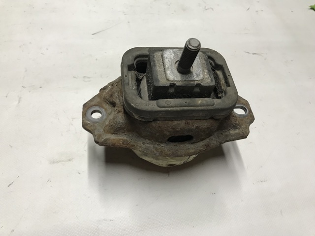 Подушка (опора) двигателя, левая/правая KKB500590 LAND ROVER