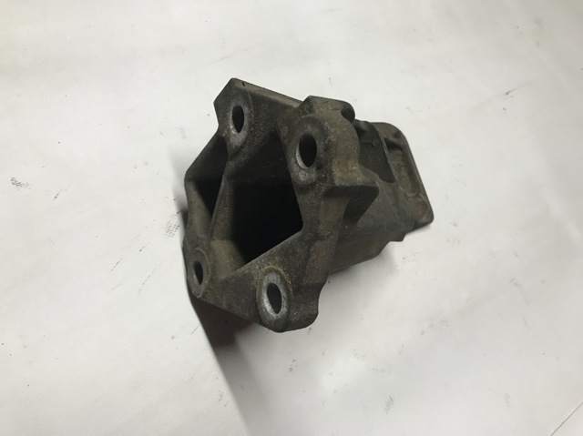 LAND ROVER KKU500580 Кронштейн подушки (опоры) двигателя левой в наличии Черновцы
