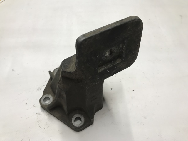 KKU500580 Кронштейн подушки (опоры) двигателя левой купить Каменское