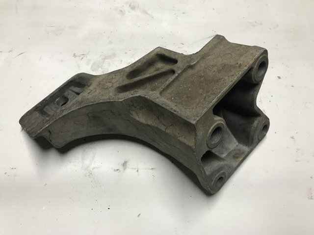 KKU500590 LAND ROVER Кронштейн подушки (опоры) двигателя правой купить в Украина