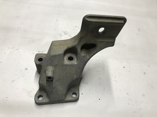 KKU500590 LAND ROVER Кронштейн подушки (опоры) двигателя правой купить в Николаев