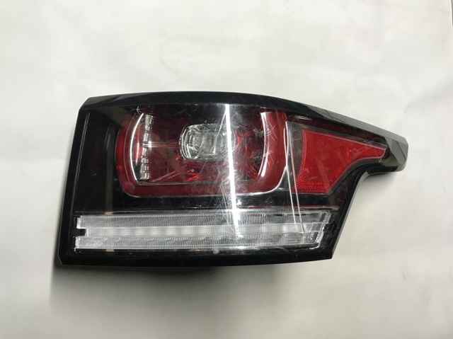 Задний правый стоп LR061588 LAND ROVER