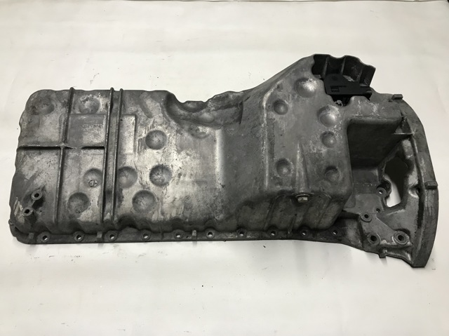 Поддон двигателя R6470140502 MERCEDES