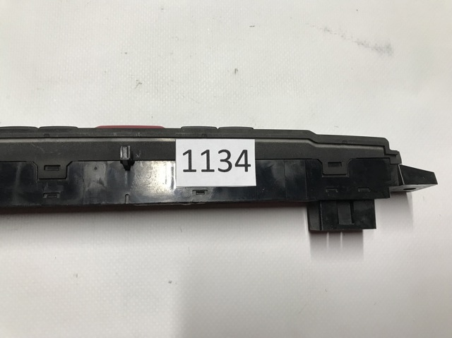 YUL500570WUX LAND ROVER Кнопка включения аварийного сигнала купить в Чернигов
