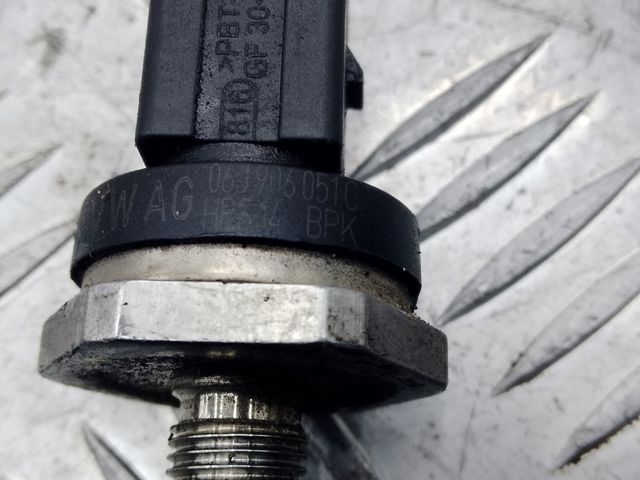 Датчик давления топлива 06J906051C VAG