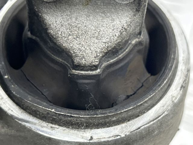 Левая подушка двигателя 105536600H TESLA