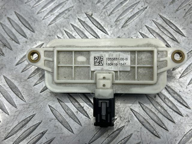 Ручка багажника 105563100B TESLA