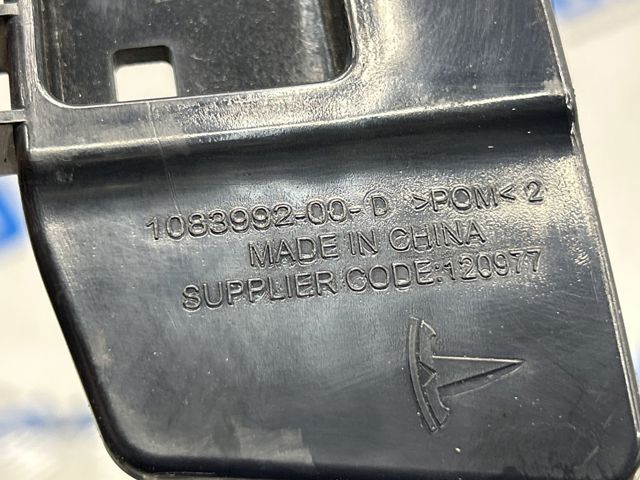 TESLA 108399200D Суппорт (кронштейн) крепления заднего фонаря левый в наличии Львов