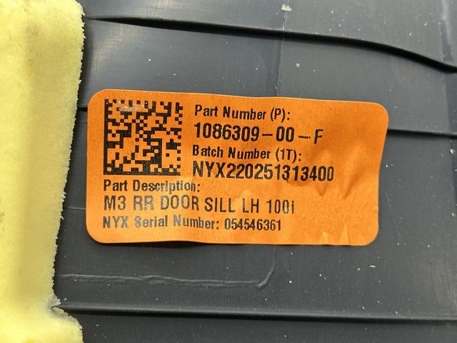Накладка дверного порога внутренняя, задняя левая 108630900F TESLA