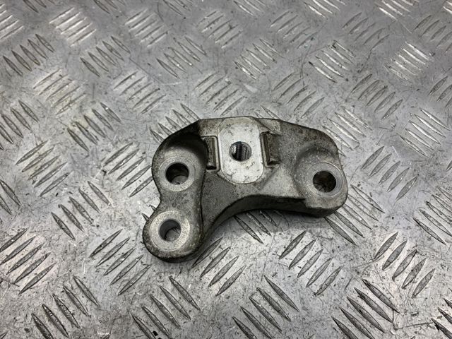 Кронштейн подушки (опоры) двигателя, правой 112315NA0A NISSAN