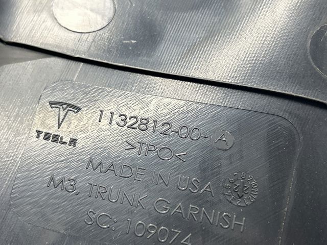 Пластик пятой двери 113281200A TESLA