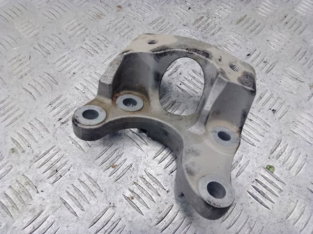 Кронштейн подушки (опоры) двигателя, задней 113325NA0A NISSAN