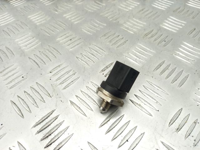 Датчик давления топлива 13537620946 BMW