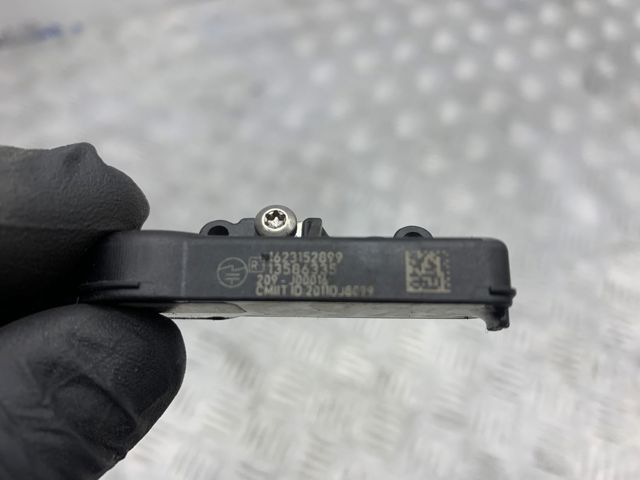 Датчик давления воздуха в шинах 13586335 GM