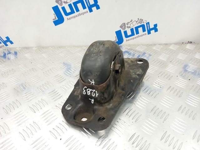 1K0505130J Кронштейн задней балки купить Чернигов
