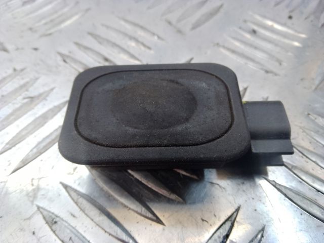 Кнопка привода замка задней 3/5 двери (ляды) 1L2T14K147AA LAND ROVER