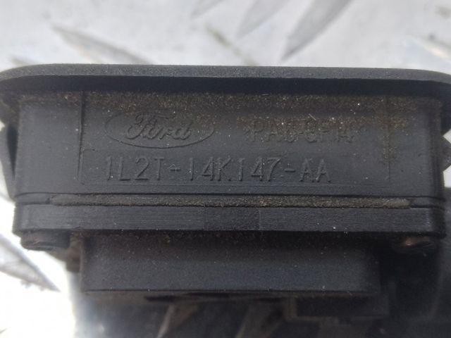 LAND ROVER 1L2T14K147AA Кнопка привода замка крышки багажника (двери 3/5-й (ляды) в наличии Днепр