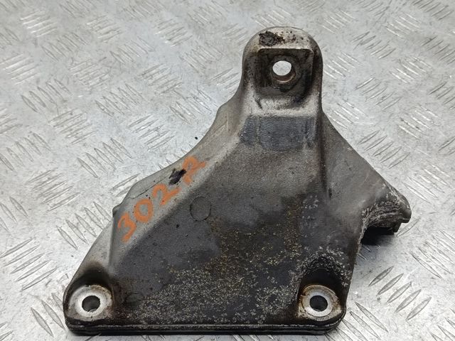 BMW 22116788610 Кронштейн подушки (опоры) двигателя правой в наличии Черкассы