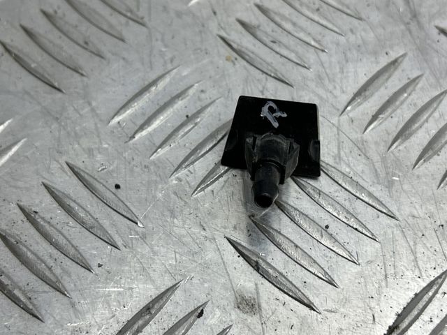 Сопло омывателя лобового стекла правое 289301AA0A NISSAN