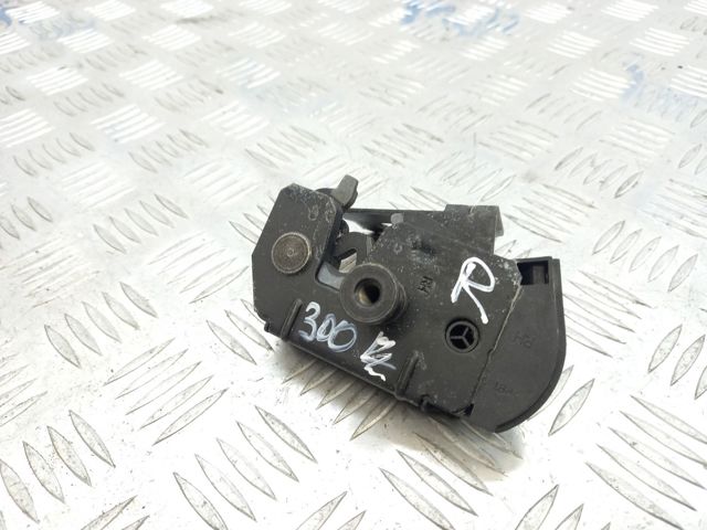 Замок задней двери 30649107 VOLVO
