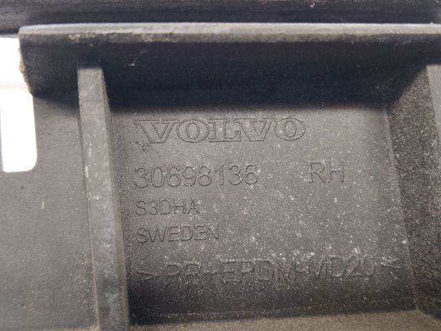VOLVO 30698136 Направляющая заднего бампера правая в наличии Хмельницкий