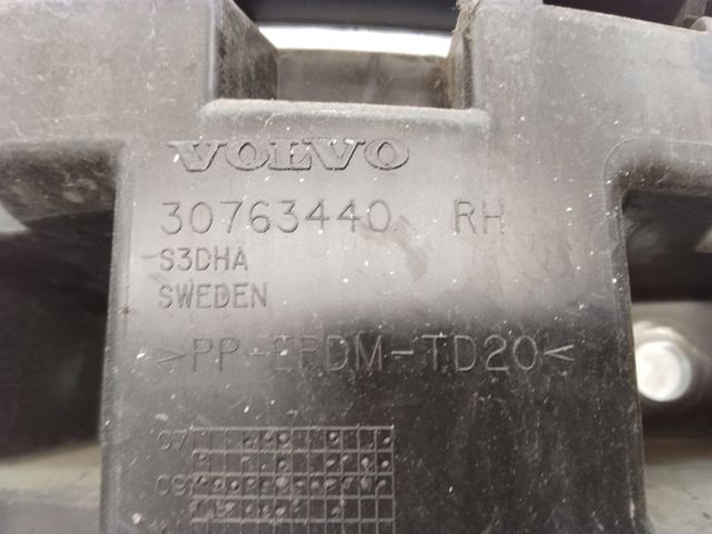 Кронштейн бампера заднего, внешний левый 30763440 VOLVO