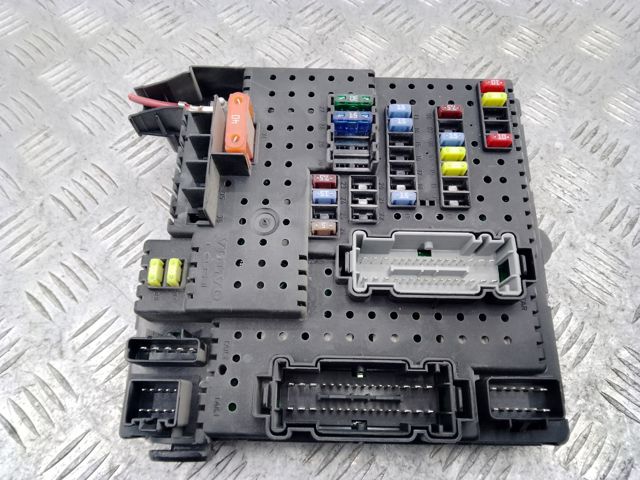 Блок предохранителей задний, салонный 30786646 VOLVO
