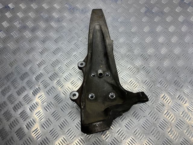 Цапфа передняя левая 31216775767 BMW