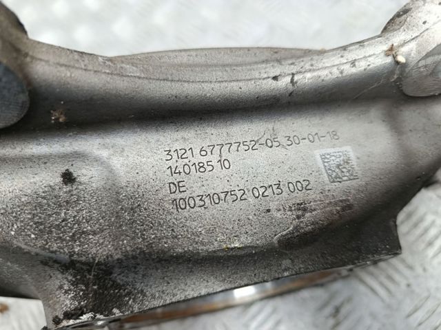 Цапфа (поворотный кулак) передний правый 31216777752 BMW