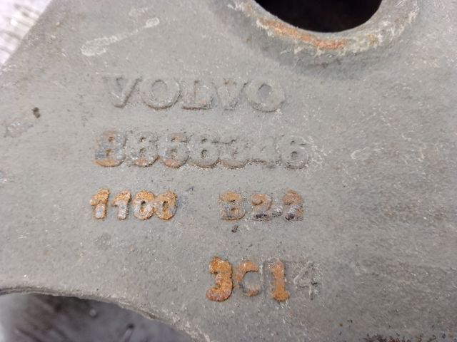 Рычаг задней подвески нижний, правый 31304153 VOLVO