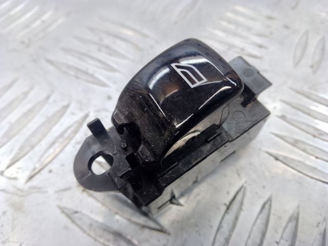 Кнопка стеклоподъемника передняя правая 31376458 VOLVO